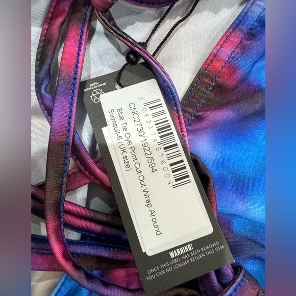 Pretty Little Thing cut out one piece NWT - Picture 4 of 7